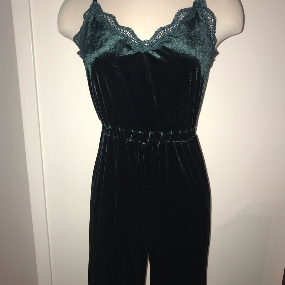 Velvet Jumpsuit! 💚